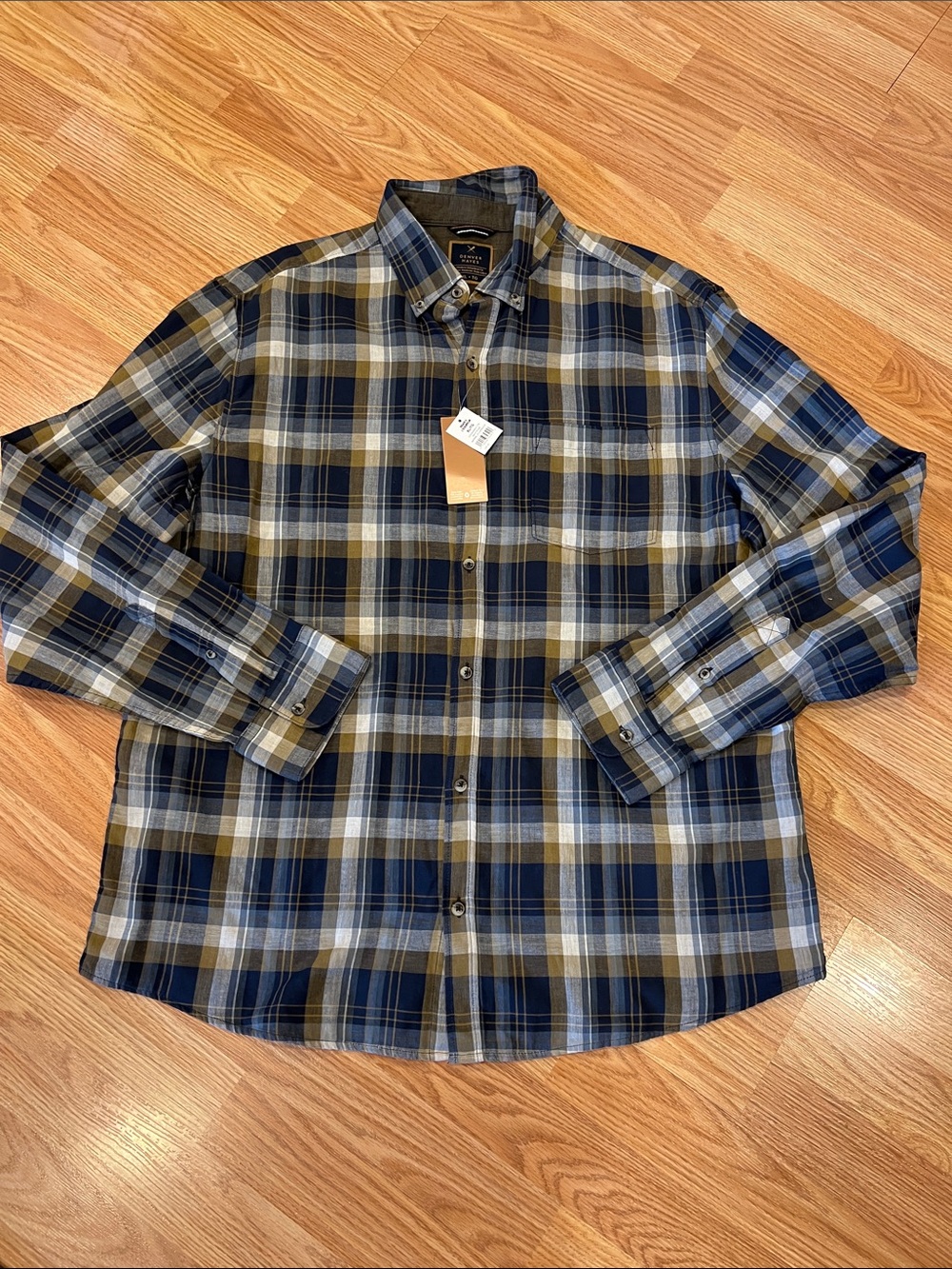 Denver Hayes Plaid Button-Down Shirt in Navy & Olive